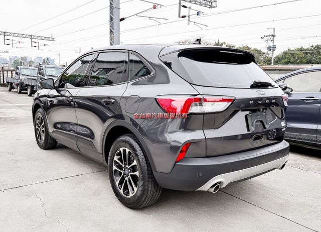 22年式✓12月出廠✓小改款✓一手車✓只跑2.5萬✓原鈑件✓電動椅✓ACC✓AEB✓車道偏離✓衛星導航✓車載系統✓  第2張相片