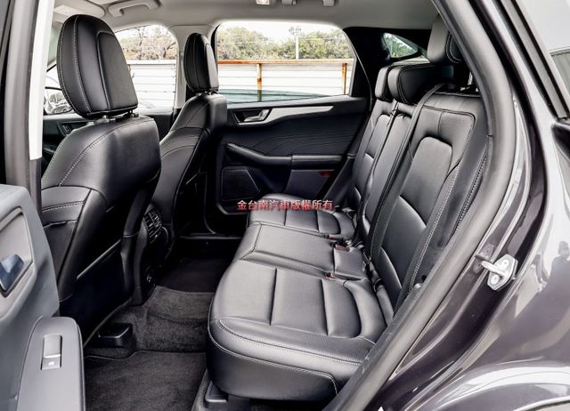 22年式✓12月出廠✓小改款✓一手車✓只跑2.5萬✓原鈑件✓電動椅✓ACC✓AEB✓車道偏離✓衛星導航✓車載系統✓  第8張相片