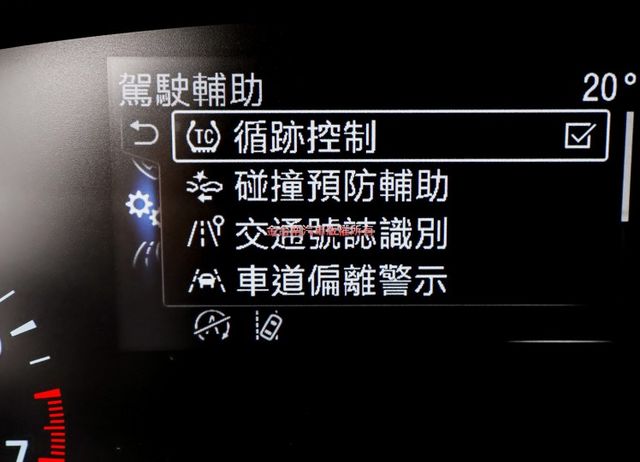 22年式✓12月出廠✓小改款✓一手車✓只跑2.5萬✓原鈑件✓電動椅✓ACC✓AEB✓車道偏離✓衛星導航✓車載系統✓  第13張相片