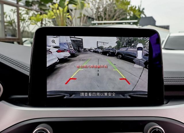 22年式✓12月出廠✓小改款✓一手車✓只跑2.5萬✓原鈑件✓電動椅✓ACC✓AEB✓車道偏離✓衛星導航✓車載系統✓  第17張相片