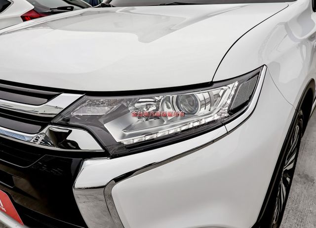 24年式✓23/12出廠✓一手車✓只跑4.3萬✓全車原鈑件✓ACC✓AEB✓車道偏離✓衛星導航✓恆溫✓可全貸!  第5張相片