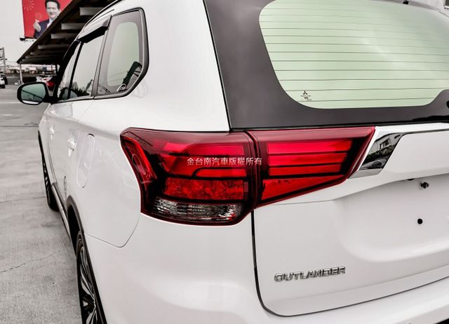 24年式✓23/12出廠✓一手車✓只跑4.3萬✓全車原鈑件✓ACC✓AEB✓車道偏離✓衛星導航✓恆溫✓可全貸!  第6張相片