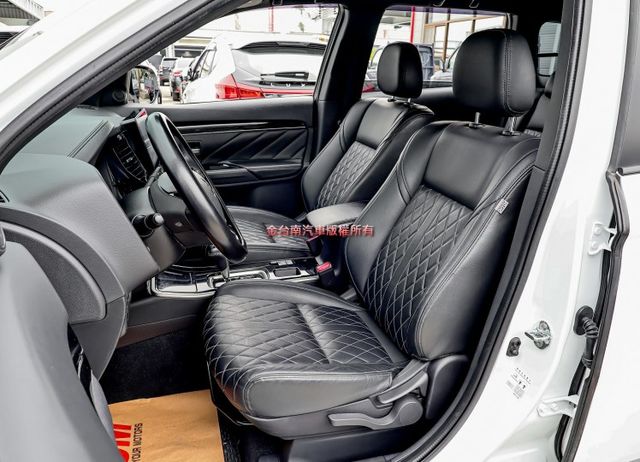 24年式✓23/12出廠✓一手車✓只跑4.3萬✓全車原鈑件✓ACC✓AEB✓車道偏離✓衛星導航✓恆溫✓可全貸!  第8張相片