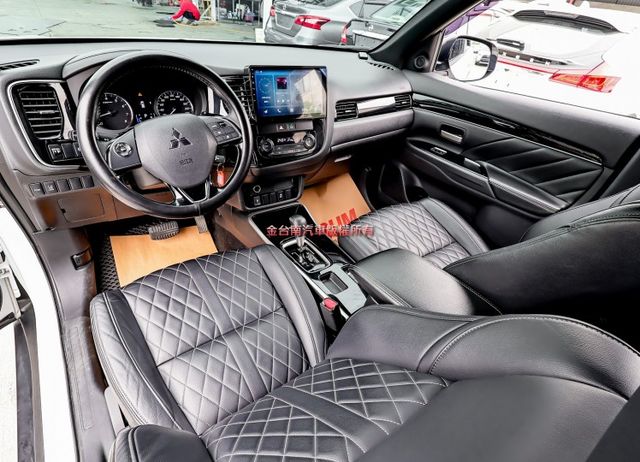 24年式✓23/12出廠✓一手車✓只跑4.3萬✓全車原鈑件✓ACC✓AEB✓車道偏離✓衛星導航✓恆溫✓可全貸!  第10張相片