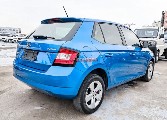 1.2渦輪頂級版✓一手只跑2.5萬✓原廠保養✓車況超好✓iKEY✓全車六安✓TCS✓定速✓倒車顯影✓可全貸✓  第3張相片