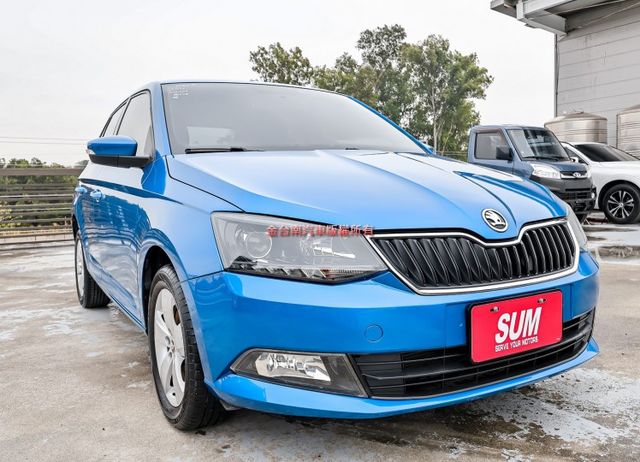 1.2渦輪頂級版✓一手只跑2.5萬✓原廠保養✓車況超好✓iKEY✓全車六安✓TCS✓定速✓倒車顯影✓可全貸✓  第4張相片