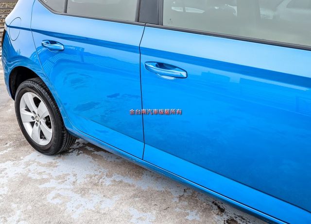 1.2渦輪頂級版✓一手只跑2.5萬✓原廠保養✓車況超好✓iKEY✓全車六安✓TCS✓定速✓倒車顯影✓可全貸✓  第7張相片