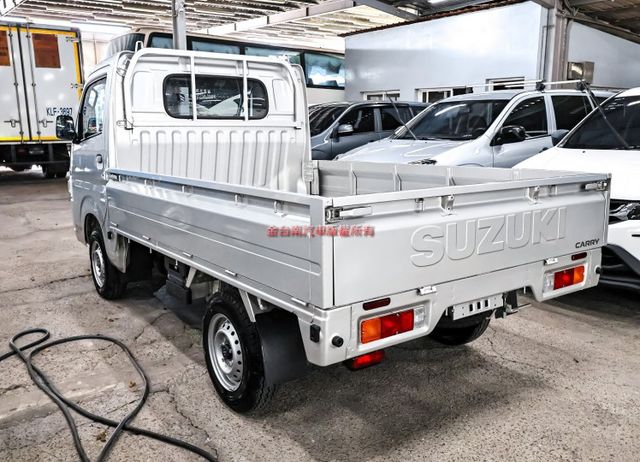 原廠試乘車✓原裝進口✓24/10領牌✓只跑4百✓全車原板件✓原廠保固中✓ABS✓TCS✓雙安✓不用殺價就很便宜✓  第2張相片