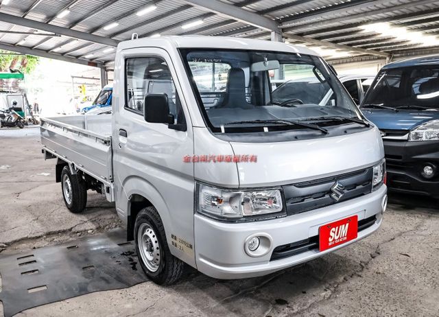 原廠試乘車✓原裝進口✓24/10領牌✓只跑4百✓全車原板件✓原廠保固中✓ABS✓TCS✓雙安✓不用殺價就很便宜✓  第4張相片