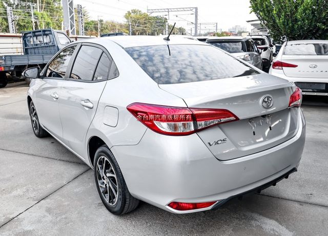 全車九安✓經典版✓TCS✓藍牙音響✓鋁圈✓代步好選擇✓少跑里程保證✓車況超好✓可全貸✓不用殺價就很便宜✓  第2張相片