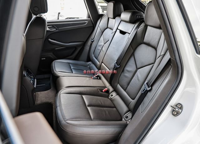 多項選配✓跑6.7萬✓原廠保養✓原板件✓計時套件✓14向記憶椅✓PASM✓BOSE✓環景✓ACC✓AEB✓免鑰匙✓  第9張相片