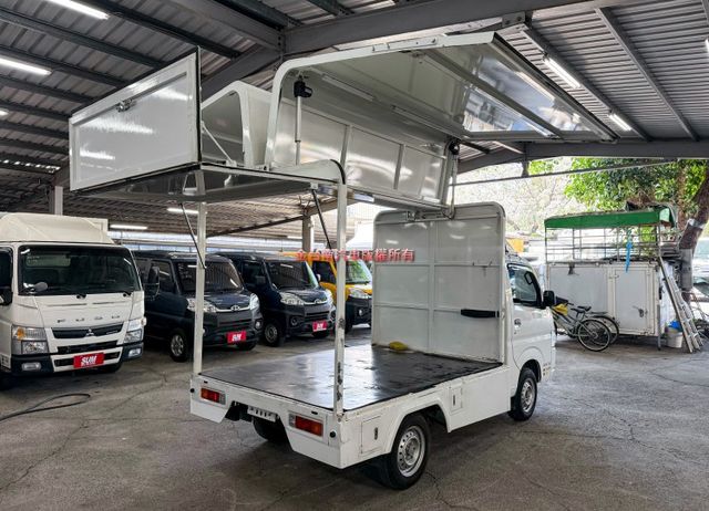 雙電動油壓歐翼✓開門就是店面✓走到哪裡賺到哪裡✓全車原板件✓附全額發票✓可全貸✓不用殺價就很便宜✓  第5張相片