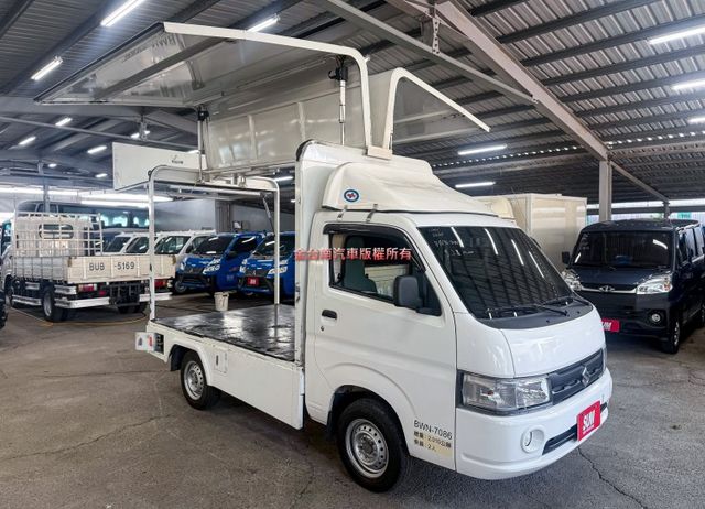 雙電動油壓歐翼✓開門就是店面✓走到哪裡賺到哪裡✓全車原板件✓附全額發票✓可全貸✓不用殺價就很便宜✓  第6張相片