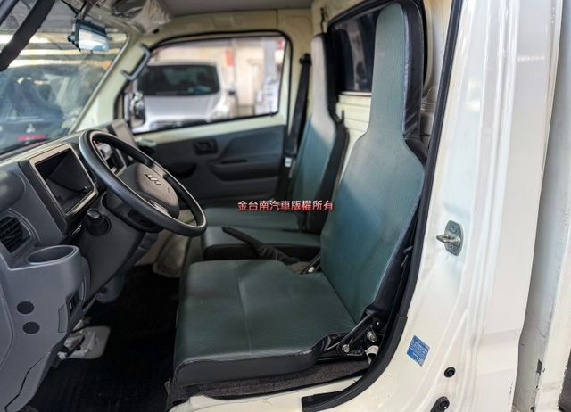 雙電動油壓歐翼✓開門就是店面✓走到哪裡賺到哪裡✓全車原板件✓附全額發票✓可全貸✓不用殺價就很便宜✓  第8張相片