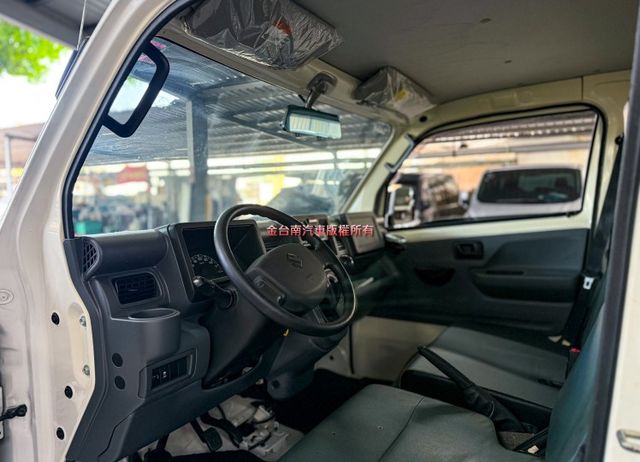 雙電動油壓歐翼✓開門就是店面✓走到哪裡賺到哪裡✓全車原板件✓附全額發票✓可全貸✓不用殺價就很便宜✓  第10張相片