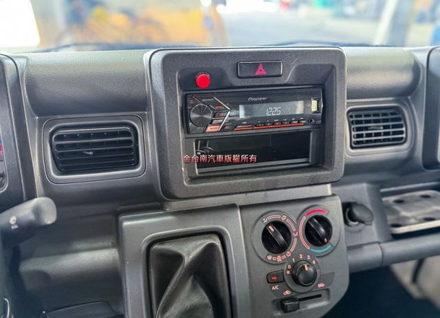 雙電動油壓歐翼✓開門就是店面✓走到哪裡賺到哪裡✓全車原板件✓附全額發票✓可全貸✓不用殺價就很便宜✓  第12張相片