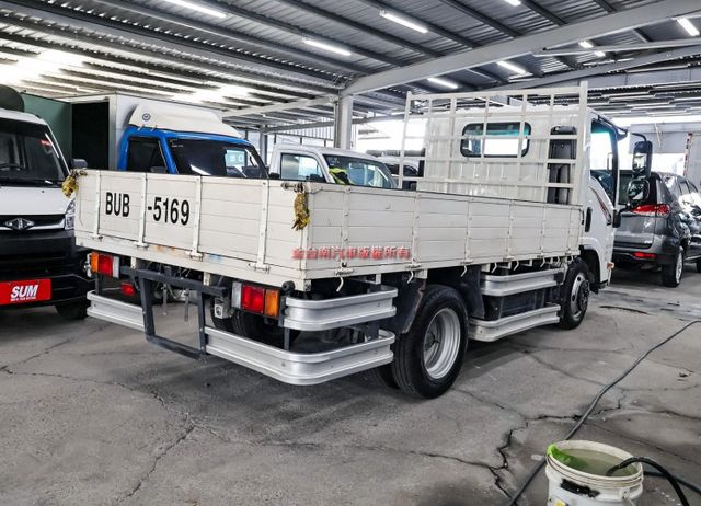 原裝進口✓自手排✓車道偏離✓自動剎車✓視野輔助✓原廠保養✓全車原板件✓附全額發票✓事業打拼好幫手✓可全貸✓  第4張相片