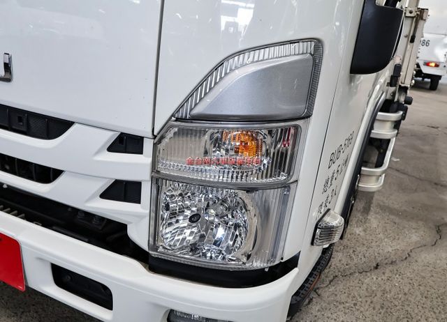 原裝進口✓自手排✓車道偏離✓自動剎車✓視野輔助✓原廠保養✓全車原板件✓附全額發票✓事業打拼好幫手✓可全貸✓  第7張相片