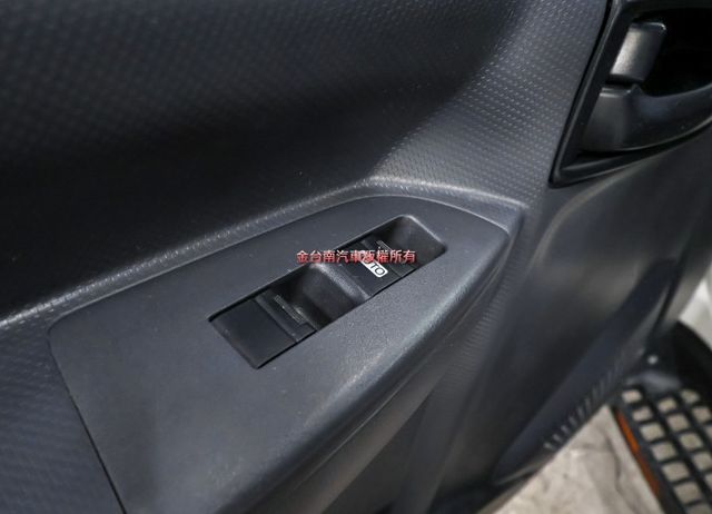 原裝進口✓自手排✓車道偏離✓自動剎車✓視野輔助✓原廠保養✓全車原板件✓附全額發票✓事業打拼好幫手✓可全貸✓  第9張相片