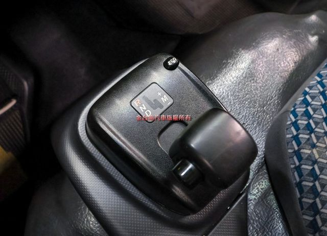 原裝進口✓自手排✓車道偏離✓自動剎車✓視野輔助✓原廠保養✓全車原板件✓附全額發票✓事業打拼好幫手✓可全貸✓  第14張相片