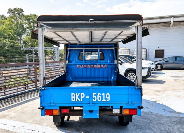 自排✓篷式✓三面開帆布✓只跑2.8萬✓全車原板件✓ABS✓TCS✓附全額發票✓可全貸✓事業打拼好幫手✓  第3張相片