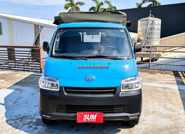 自排✓篷式✓三面開帆布✓只跑2.8萬✓全車原板件✓ABS✓TCS✓附全額發票✓可全貸✓事業打拼好幫手✓  第6張相片