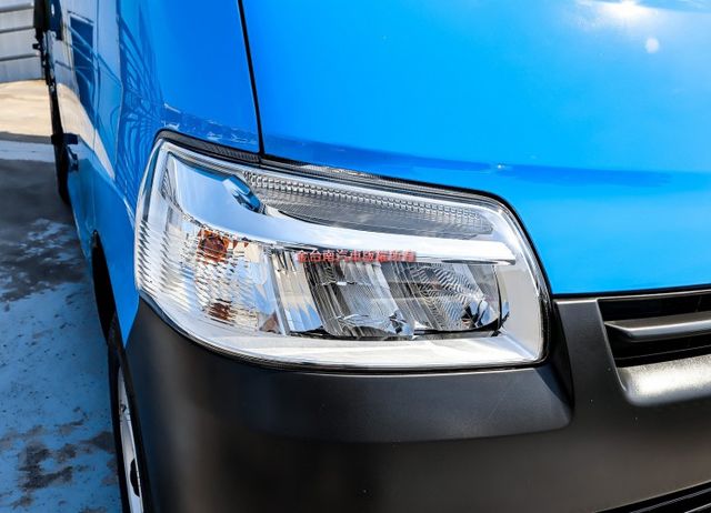 自排✓篷式✓三面開帆布✓只跑2.8萬✓全車原板件✓ABS✓TCS✓附全額發票✓可全貸✓事業打拼好幫手✓  第7張相片