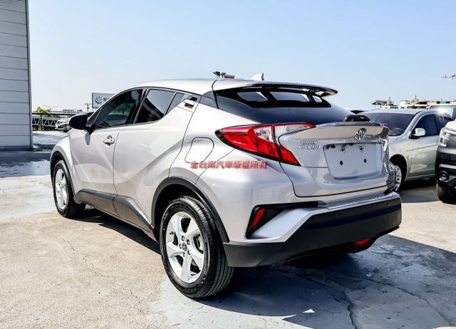 18年式1月領牌✓豪華版✓市場稀有里程✓僅跑1.7萬✓原鈑件 iKEY✓定速✓雙電熱椅✓衛星導航✓HUD✓車側警示燈✓  第2張相片