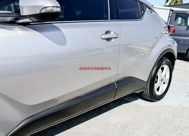 18年式1月領牌✓豪華版✓市場稀有里程✓僅跑1.7萬✓原鈑件 iKEY✓定速✓雙電熱椅✓衛星導航✓HUD✓車側警示燈✓  第6張相片