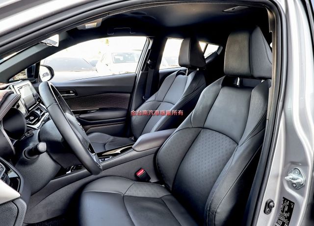 18年式1月領牌✓豪華版✓市場稀有里程✓僅跑1.7萬✓原鈑件 iKEY✓定速✓雙電熱椅✓衛星導航✓HUD✓車側警示燈✓  第7張相片