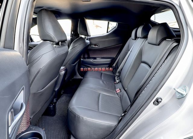 18年式1月領牌✓豪華版✓市場稀有里程✓僅跑1.7萬✓原鈑件 iKEY✓定速✓雙電熱椅✓衛星導航✓HUD✓車側警示燈✓  第8張相片