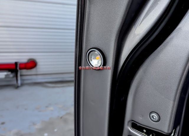 18年式1月領牌✓豪華版✓市場稀有里程✓僅跑1.7萬✓原鈑件 iKEY✓定速✓雙電熱椅✓衛星導航✓HUD✓車側警示燈✓  第9張相片