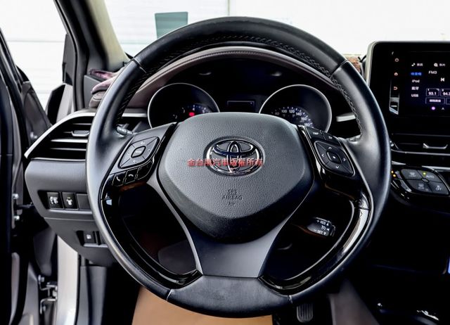 18年式1月領牌✓豪華版✓市場稀有里程✓僅跑1.7萬✓原鈑件 iKEY✓定速✓雙電熱椅✓衛星導航✓HUD✓車側警示燈✓  第11張相片