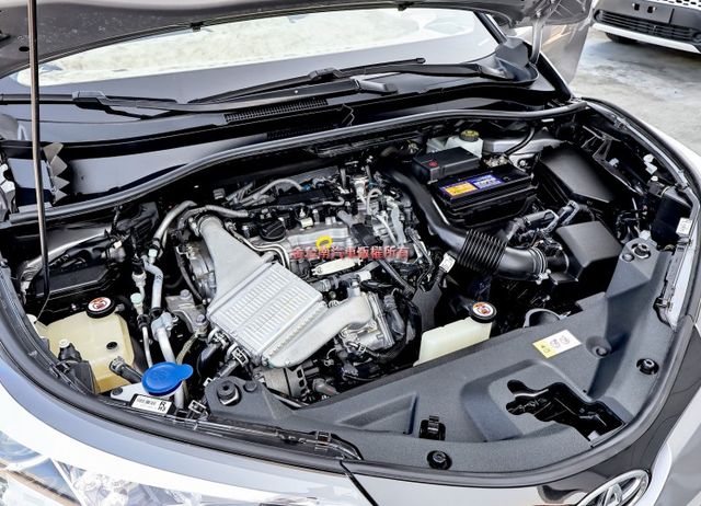 18年式1月領牌✓豪華版✓市場稀有里程✓僅跑1.7萬✓原鈑件 iKEY✓定速✓雙電熱椅✓衛星導航✓HUD✓車側警示燈✓  第19張相片