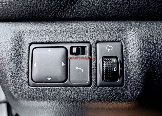 豪華版✓恆溫✓ABS✓雙安✓車頂置物架✓衛星導航✓倒車顯影✓里程保證✓可全貸✓  第13張相片