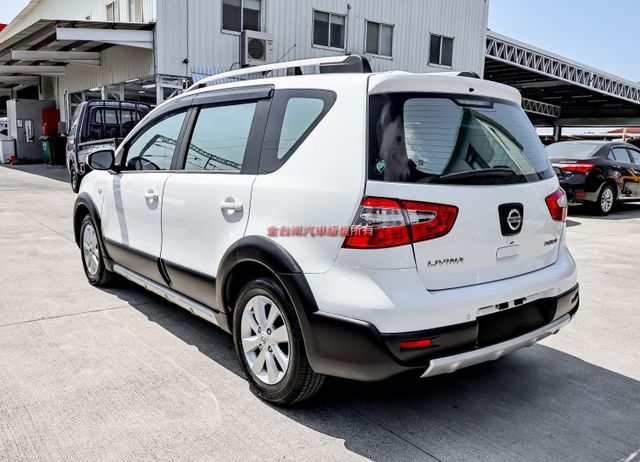 行家皮椅版✓一手車✓只跑3.5萬✓影音✓衛星導航✓倒車顯影✓盲點✓ABS✓雙安✓可全貸!  第2張相片