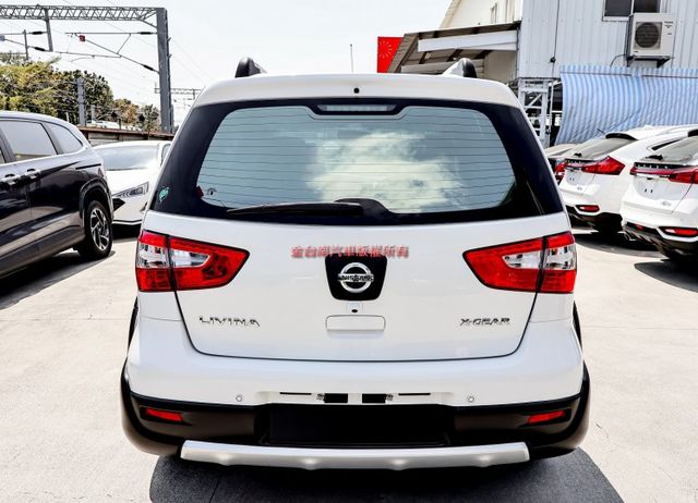 行家皮椅版✓一手車✓只跑3.5萬✓影音✓衛星導航✓倒車顯影✓盲點✓ABS✓雙安✓可全貸!  第3張相片