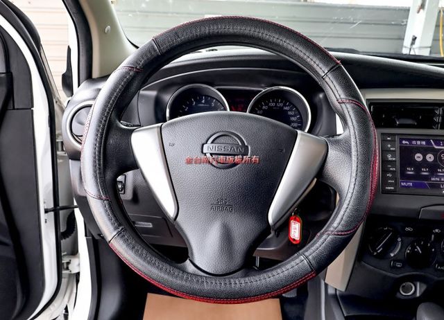 行家皮椅版✓一手車✓只跑3.5萬✓影音✓衛星導航✓倒車顯影✓盲點✓ABS✓雙安✓可全貸!  第10張相片