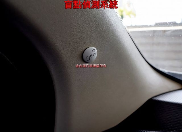 行家皮椅版✓一手車✓只跑3.5萬✓影音✓衛星導航✓倒車顯影✓盲點✓ABS✓雙安✓可全貸!  第18張相片