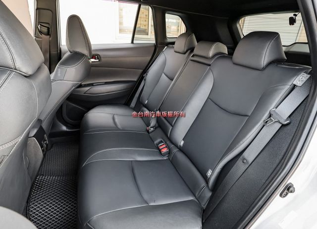 汽油版✓一手只跑1.9萬✓原廠保養✓全車原板件✓NAVI✓ACC✓AEB✓車道維持✓倒車顯影✓可全貸✓不用殺價就很便宜✓  第9張相片