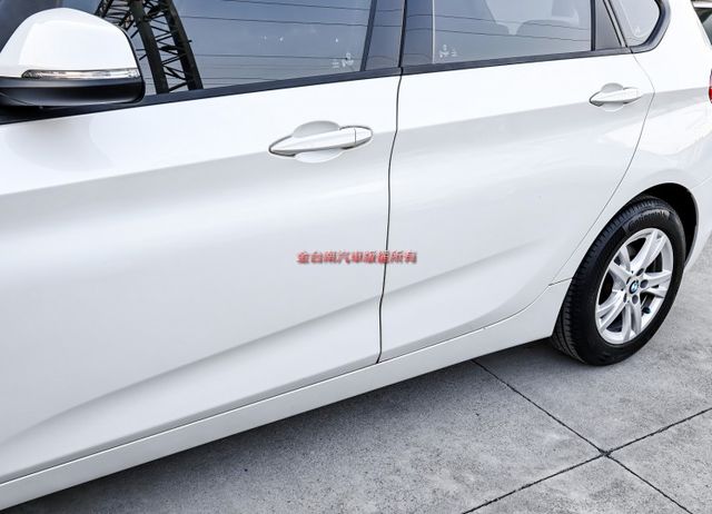 218i AT✓總代理✓一年只跑不到一萬✓原板件✓記憶椅✓iKEY✓倒車顯影✓雙區恆溫✓變速箱維修及耗材已換新  第6張相片