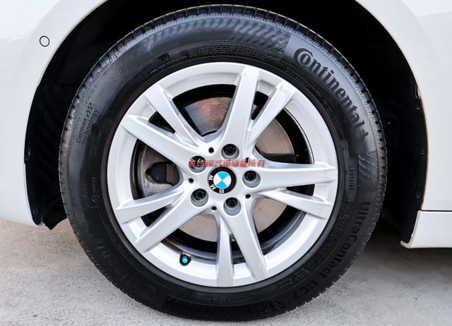 218i AT✓總代理✓一年只跑不到一萬✓原板件✓記憶椅✓iKEY✓倒車顯影✓雙區恆溫✓變速箱維修及耗材已換新  第7張相片