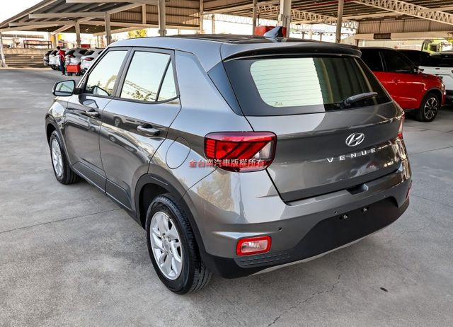 22年式12月出廠領牌✓一手車少跑✓原廠保養✓全車原板件✓原廠影音✓TCS✓ABS✓全車六安✓可全貸✓不用殺價就很便宜✓  第2張相片