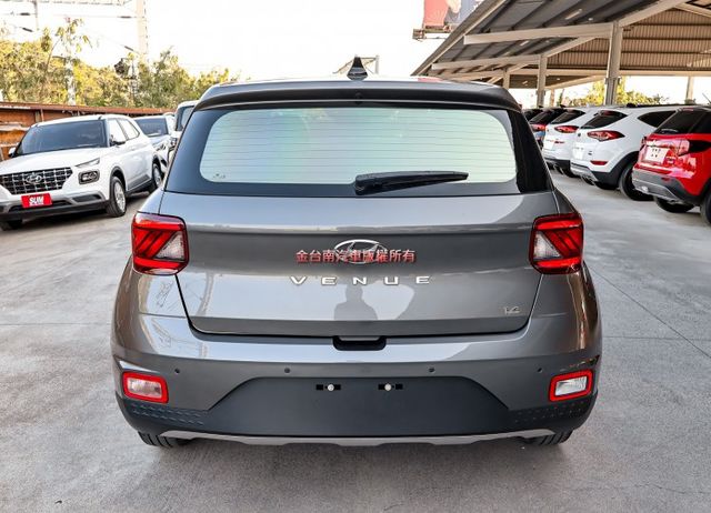 22年式12月出廠領牌✓一手車少跑✓原廠保養✓全車原板件✓原廠影音✓TCS✓ABS✓全車六安✓可全貸✓不用殺價就很便宜✓  第3張相片