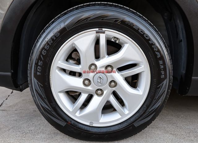 22年式12月出廠領牌✓一手車少跑✓原廠保養✓全車原板件✓原廠影音✓TCS✓ABS✓全車六安✓可全貸✓不用殺價就很便宜✓  第9張相片