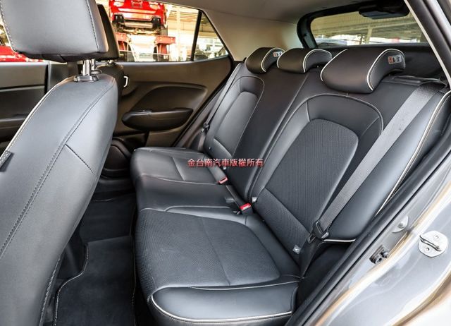 22年式12月出廠領牌✓一手車少跑✓原廠保養✓全車原板件✓原廠影音✓TCS✓ABS✓全車六安✓可全貸✓不用殺價就很便宜✓  第11張相片