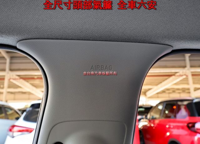 22年式12月出廠領牌✓一手車少跑✓原廠保養✓全車原板件✓原廠影音✓TCS✓ABS✓全車六安✓可全貸✓不用殺價就很便宜✓  第18張相片