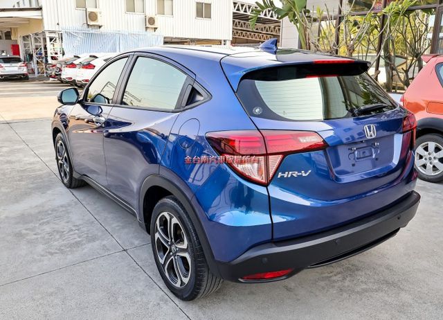 S頂級版✓只跑3.8萬✓原廠保養✓閃蝶藍配色✓LED頭燈✓原廠影音✓NAVI✓倒車顯影✓可全貸✓  第2張相片