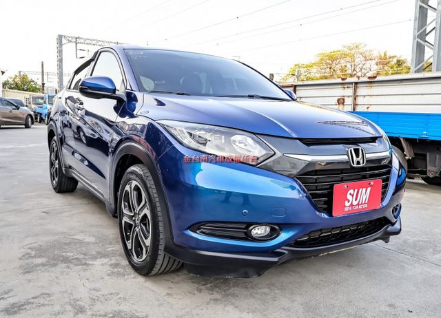 S頂級版✓只跑3.8萬✓原廠保養✓閃蝶藍配色✓LED頭燈✓原廠影音✓NAVI✓倒車顯影✓可全貸✓  第4張相片