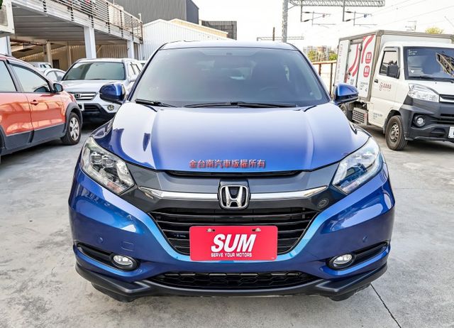 S頂級版✓只跑3.8萬✓原廠保養✓閃蝶藍配色✓LED頭燈✓原廠影音✓NAVI✓倒車顯影✓可全貸✓  第5張相片